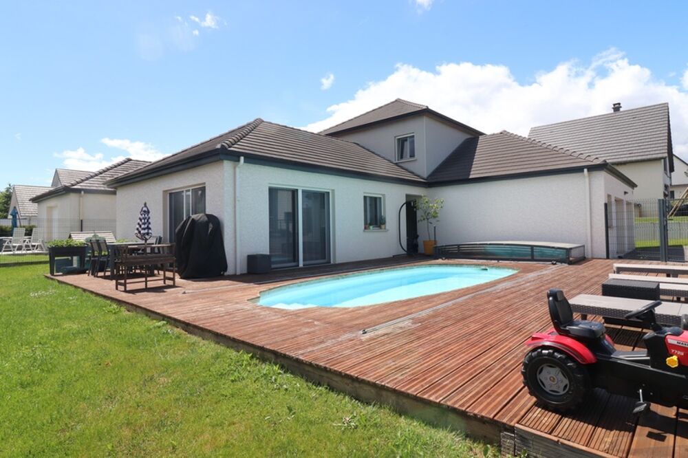 Le paradis des familles : maison moderne avec piscine et aire de jeux à deux pas