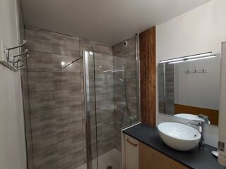  Appartement à louer 5 pièces 84 m²