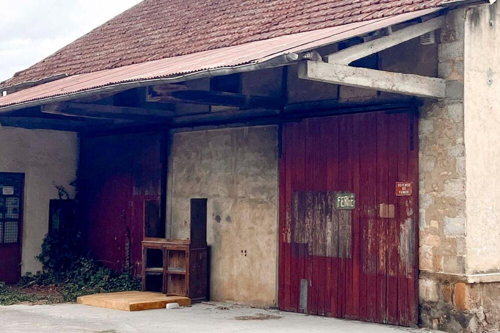 Vente Parking/Garage Masclat 46350-Centre-Bourg:  Hangar/atelier- 4 pièce(s) 290 m2 sur deux étages Masclat