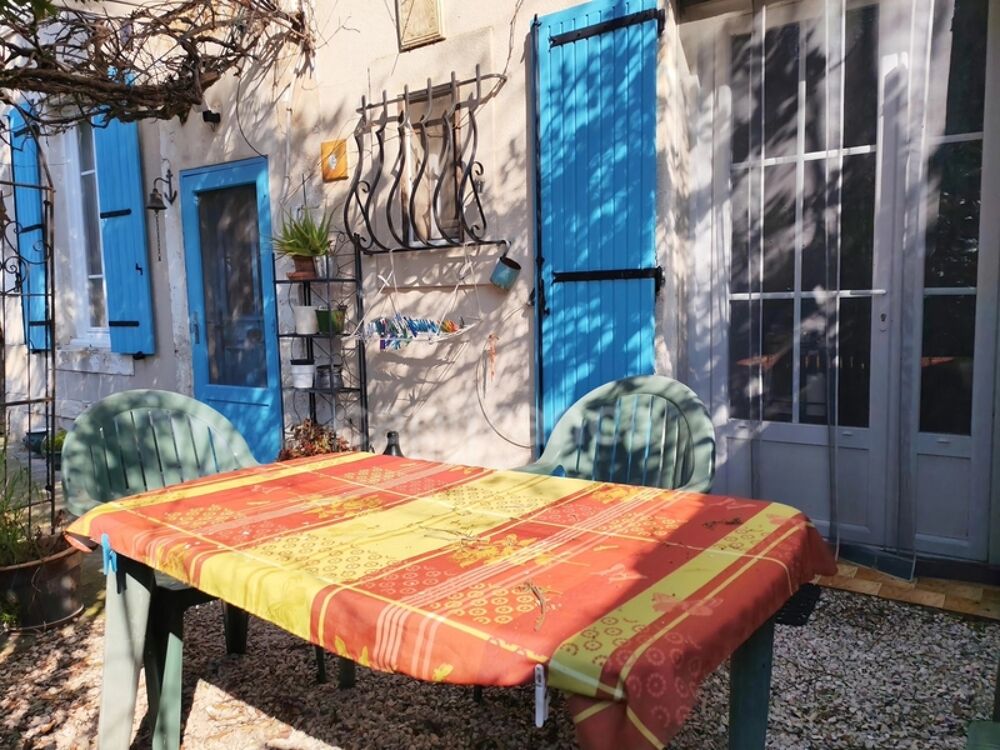 Maison en pierre de caractère au Sambuc  3 chambres, terrasse et charme authentique en Camargue