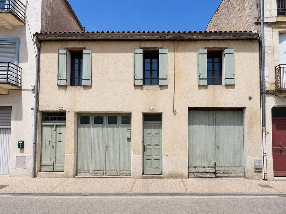 Maison de ville 90 m²  Grand séjour avec mezzanine  2 chambres  Deux garages et cave  Centre de Sainte-Foy-la-Grande