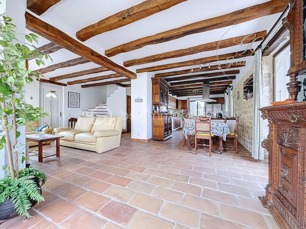 Maison 5 pièces de 142 m² avec une annexe de 55 m² à Tanneron