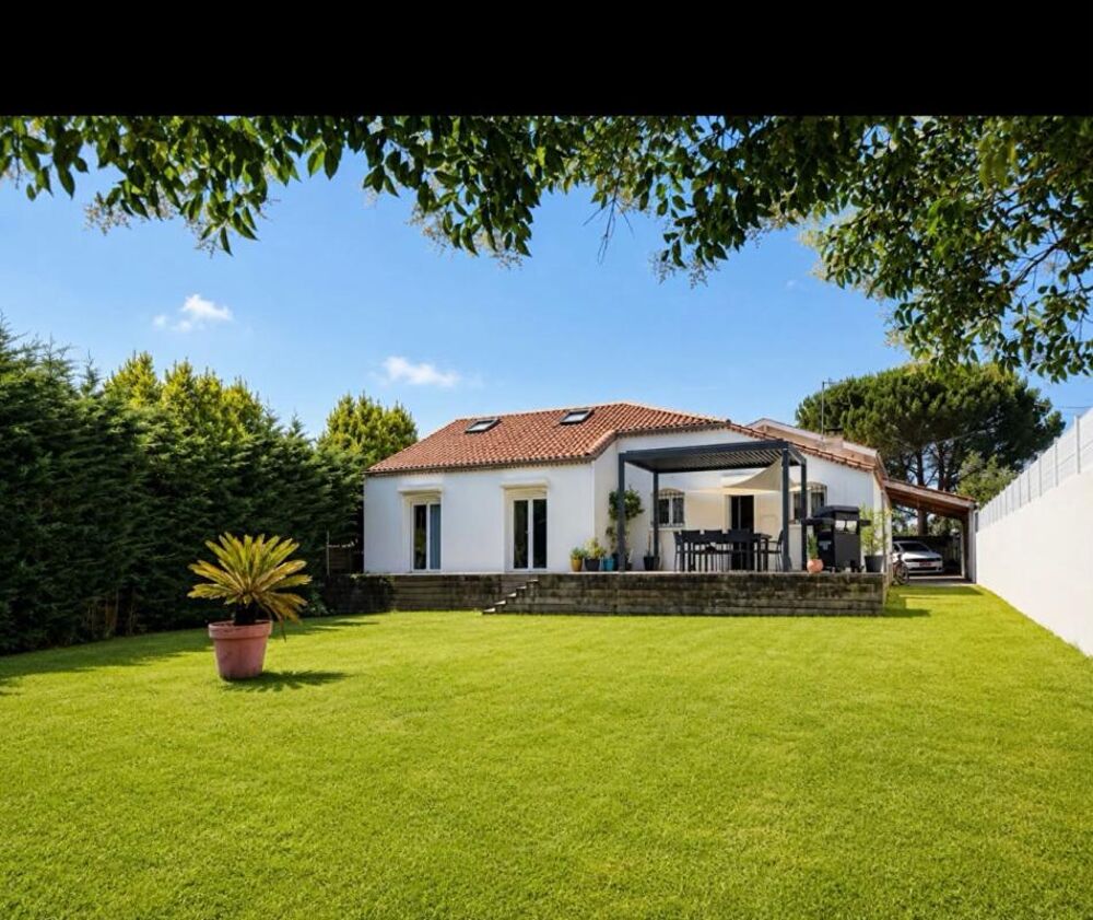 Maison Yvrac 6 pièce(s) 200 m2