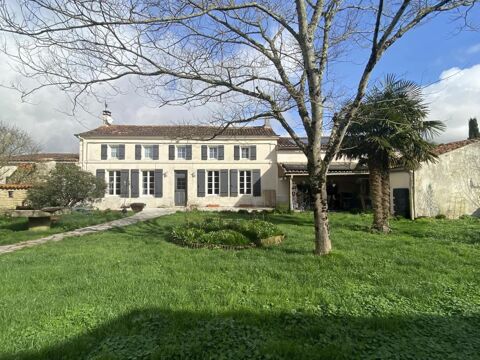   Charme et espace: Maison 15 pi�ces � Louzignac Maison - 15 + pi�ce(s) - 361 m�