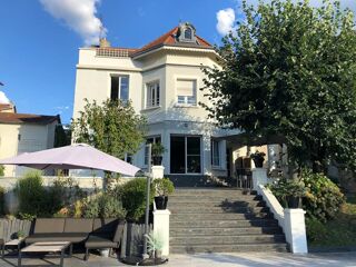  Propriété/château à vendre 8 pièces 275 m²