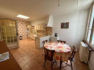  Immeuble à vendre 15 + pièces 353 m²