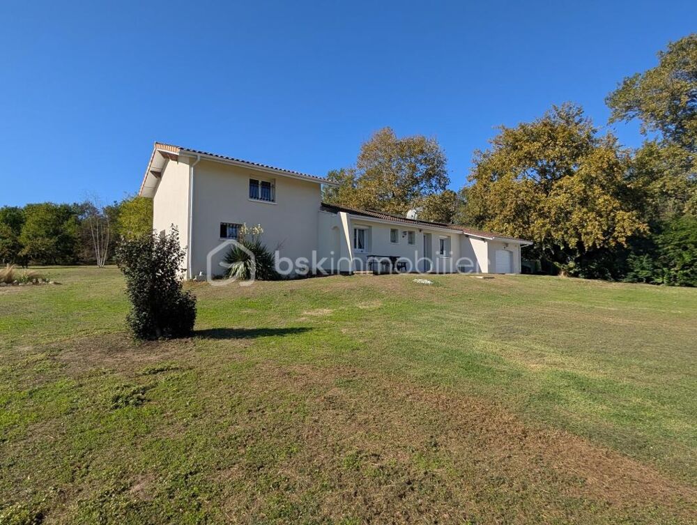 Vente Maison À vendre à Laruscade (33620) – Maison traditionnelle de 147 m², garage sur un magnifique terrain de 3 037 m² Laruscade