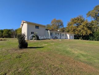 Vente Maison À vendre à Laruscade (33620) – Maison traditionnelle de 147 m², garage sur un magnifique terrain de 3 037 m² Laruscade