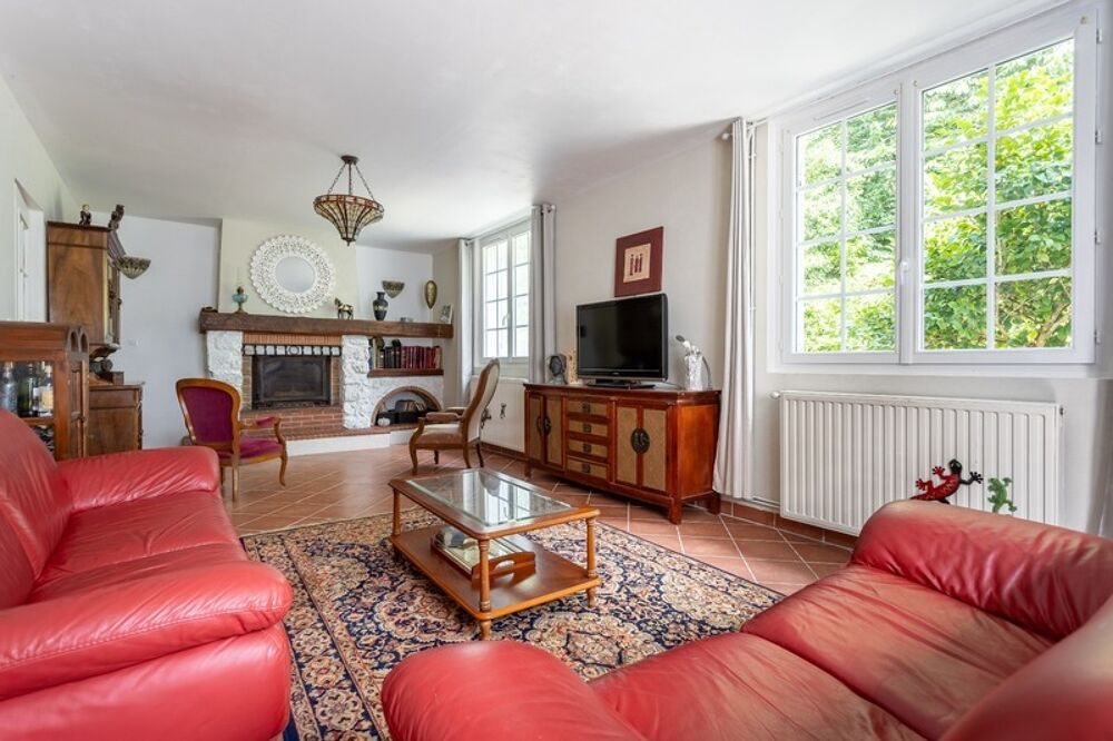 Vente Maison A vendre Maison Plain-pied 150m2 6 pièces - 4 chambres - hangar 300 m2 - 5660 m2 de terrain - SAINT SAUVEUR (24) Saint sauveur
