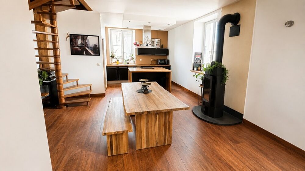 Duplex T3 lumineux avec espace bureau  Dernier étage  Faibles charges  Centre-ville