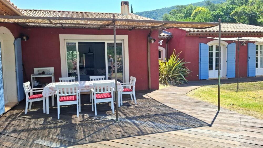 Collobrières Maison de 146 m² 4 chambres Terrain de 2 890 m² Piscine