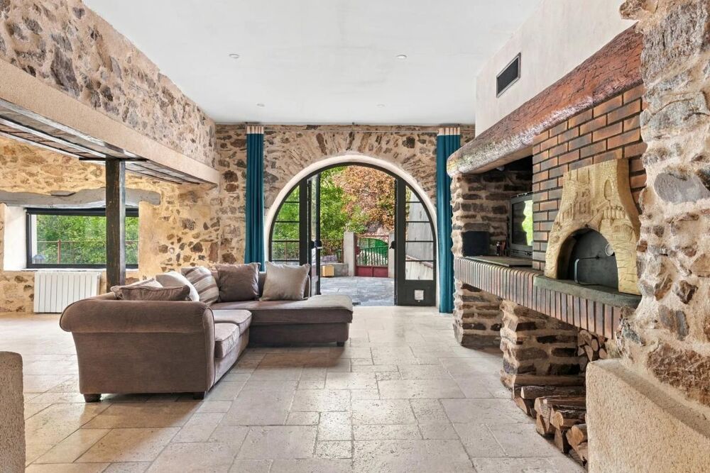 Vente Maison Ferrières-Poussarou – Maison en pierre, deux logements et piscine avec vue sur la nature Ferrieres poussarou