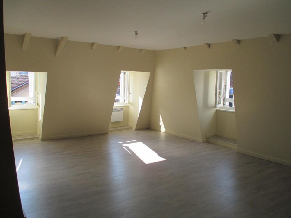 Location Appartement A LOUER JOLIE T3DERNIER ETAGE D'UN IMMEUBLE CENTRE VILLE Villefranche de rouergue