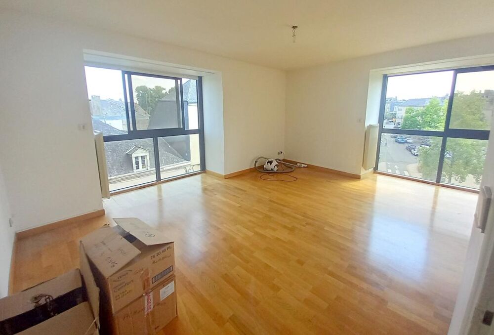 Appartement T4 lumineux de 80 m²  Plein centre-ville de Mayenne avec garage et cave