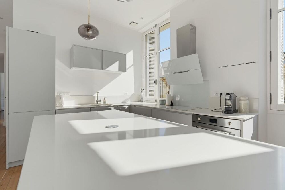 Vente Appartement BORDEAUX PEY-BERLAND – APPARTEMENT DE CARACTÈRE AUX VOLUMES GÉNÉREUX Bordeaux