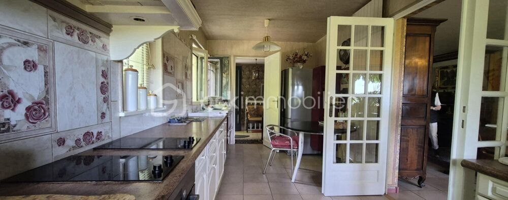 Maison spacieuse avec sous sol total et verranda  Vente unique