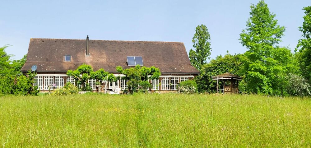24410 Maison atypique sur 2 niveaux entre Riberac et Saint Aulaye parcelle de 4ha et un étang