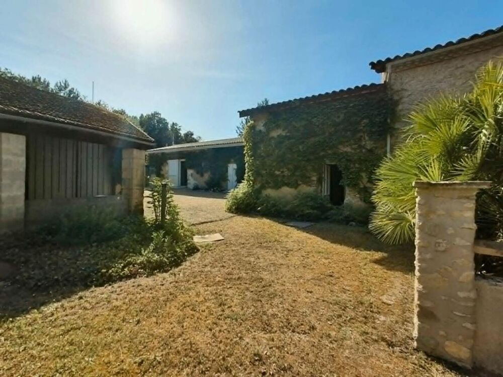 Maison composée de 2 logements + garage de 83 m² + dépendance