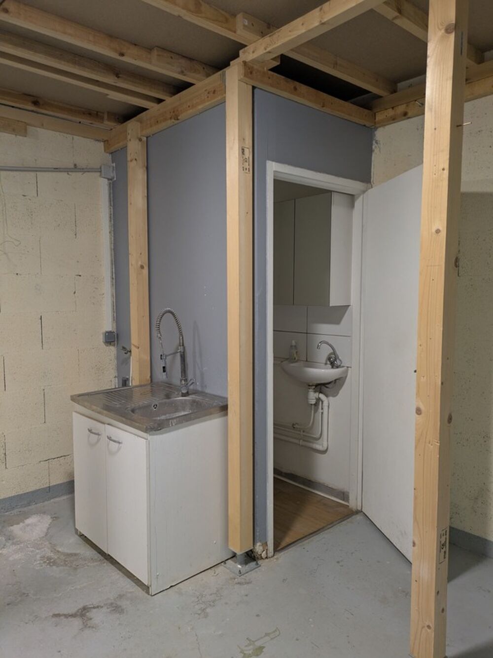   Dpt Savoie (73), à louer CHAMBERY local d'activité 110 M² Chambery