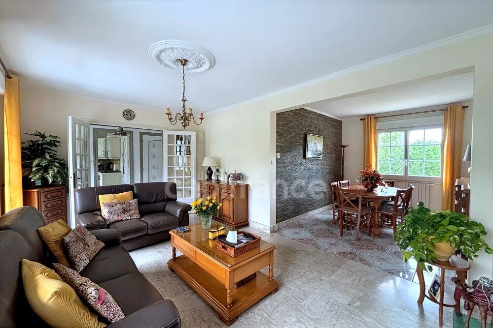 Vente Maison LE JUCH(29) Maison néo-bretonne de 148m² sur un terrain de 1000m², 4 chambres, garage, sous-sol Le juch
