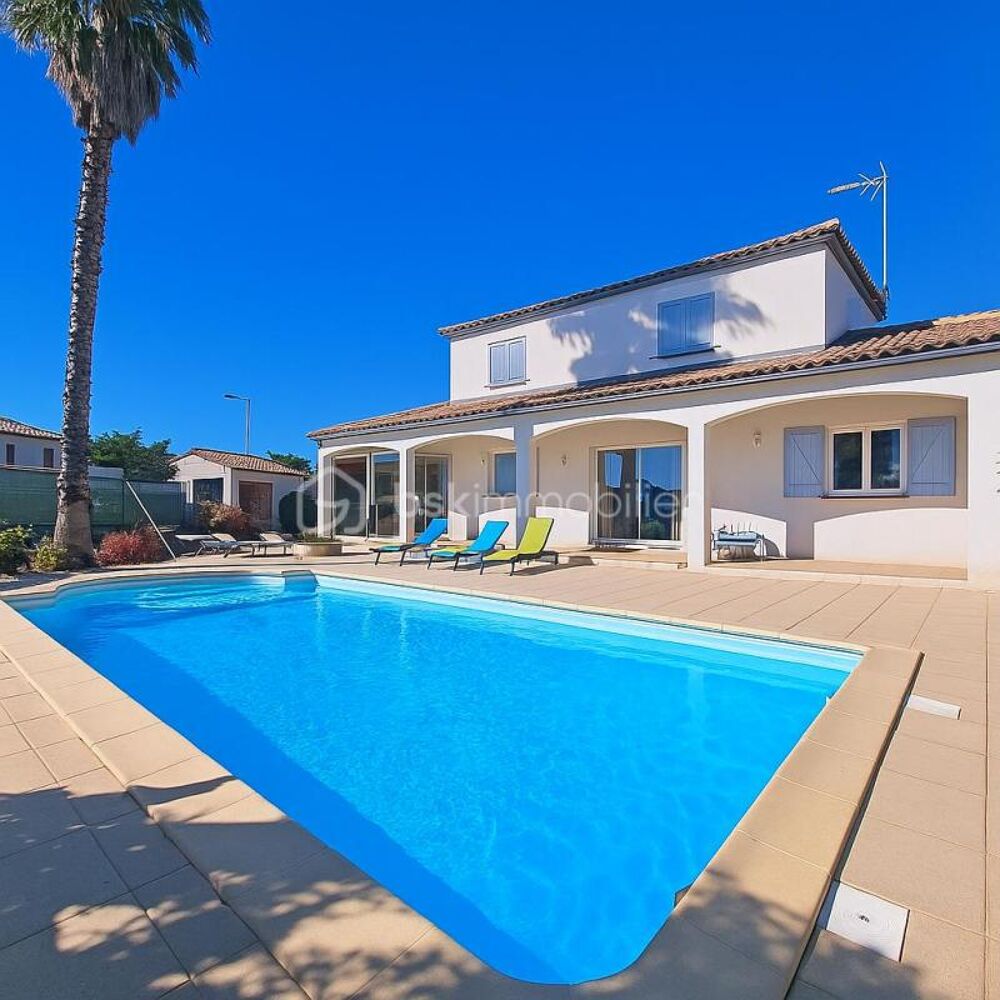 Villa traditionnelle avec garage et pisicine