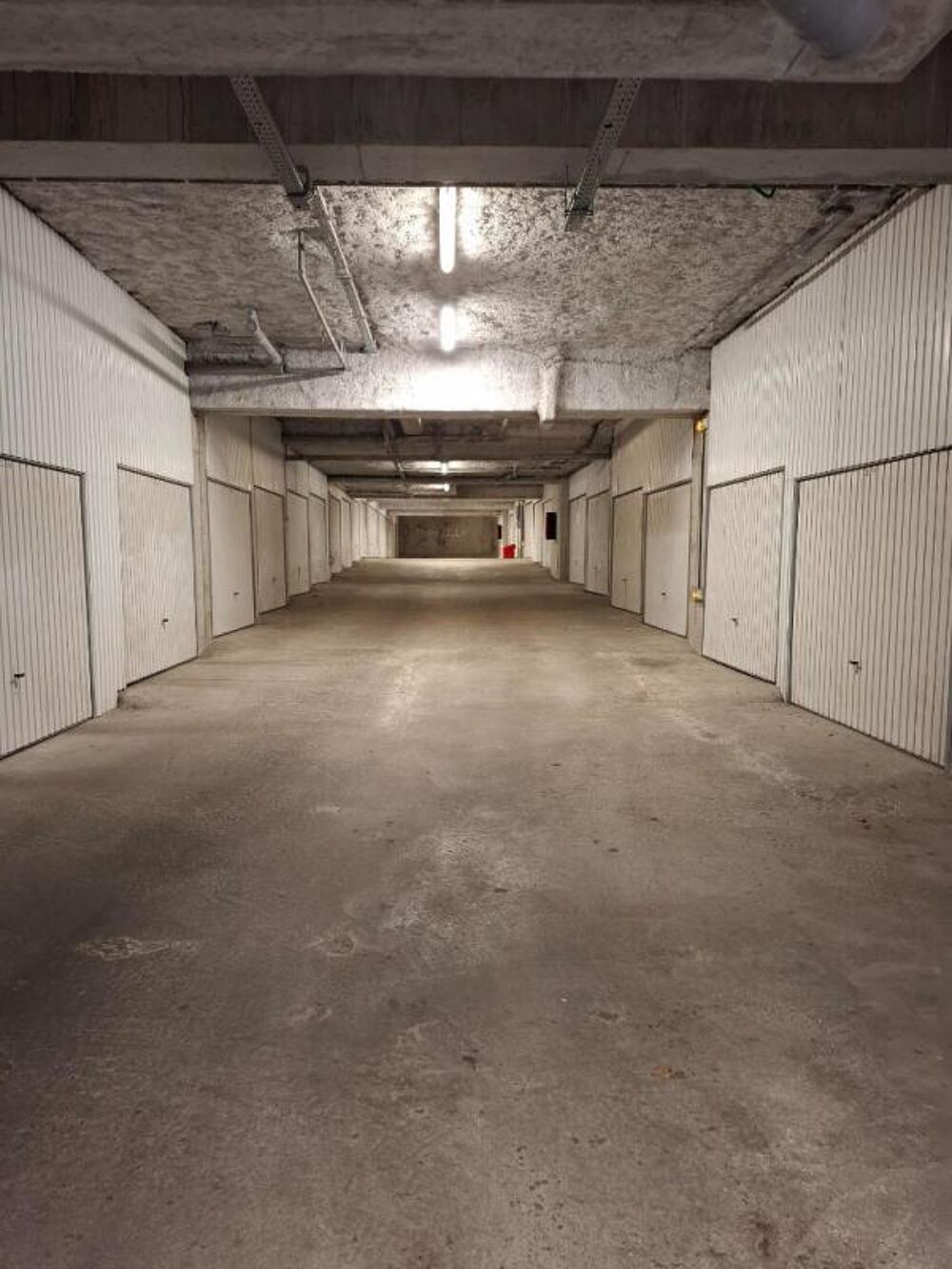 Location Parking/Garage GARAGE BOXE FERME FONTAINES SUR SAONE Fontaines sur saone