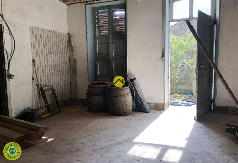 DEMEURE DE CARACTERE A RENOVER