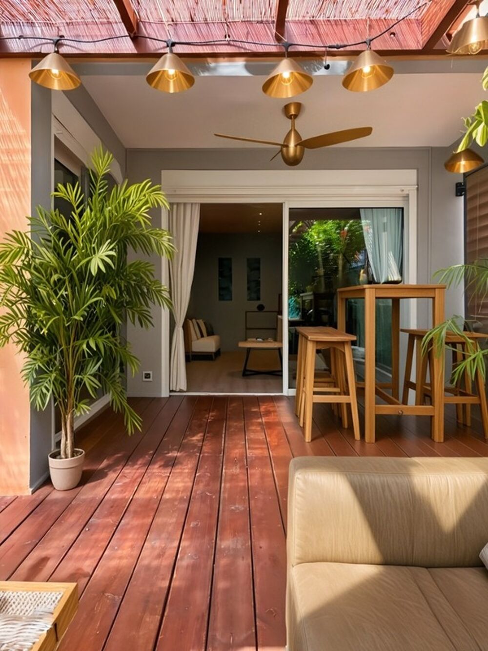 Saint-Gilles les Bains  T2 raffiné aux prestations soignées, varangue, jardin privatif et garage box