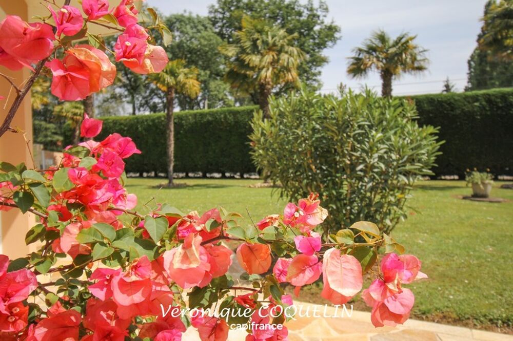 Magnifique villa 7 pièces 240m² avec piscine intérieure à vendre LE CELLIER