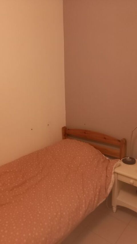   Chambre de 10m2 � louer sur Saint-Beno�t Appartement - 1 pi�ce(s) - 10 m�