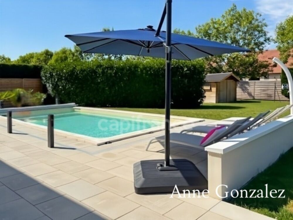 Vente Maison ORLEANS-SUD, à vendre belle maison familiale édifiée sur un beau jardin clos et paysager de 1130 m2 avec piscine, salle à manger Orleans
