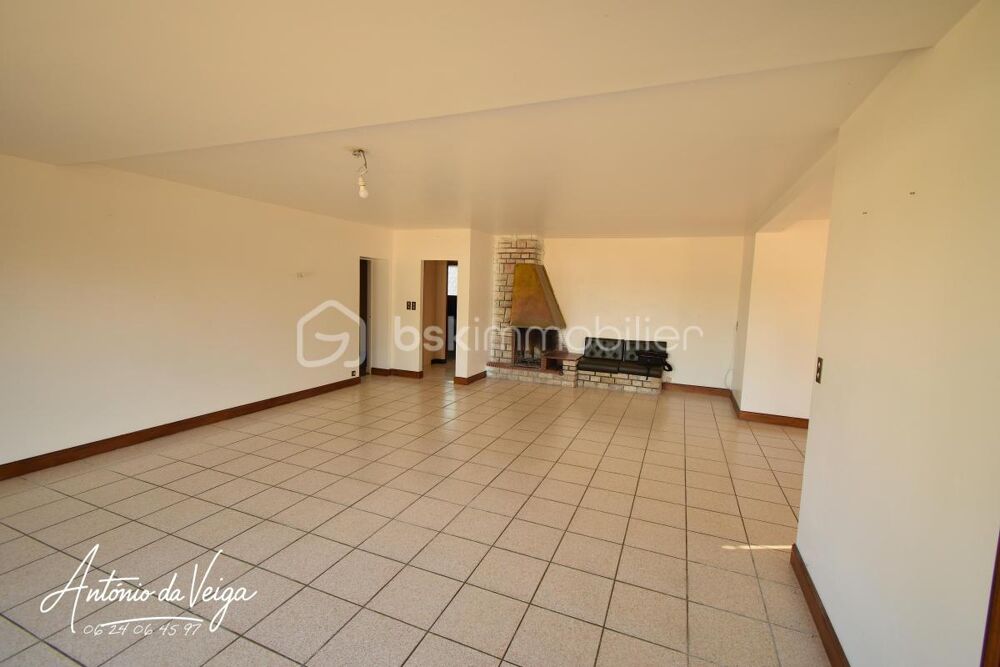 ? Maison de campagne  3 chambres, dépendances, double garage et terrain constructible denviron 3 233 m²