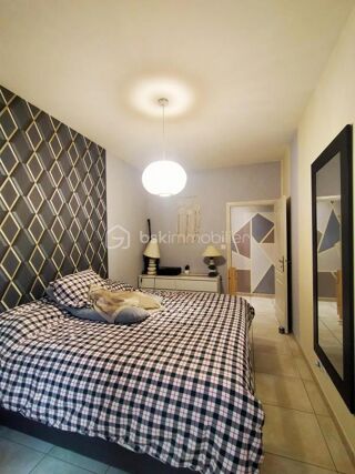  Immeuble � vendre 15 + pi�ces 280 m�