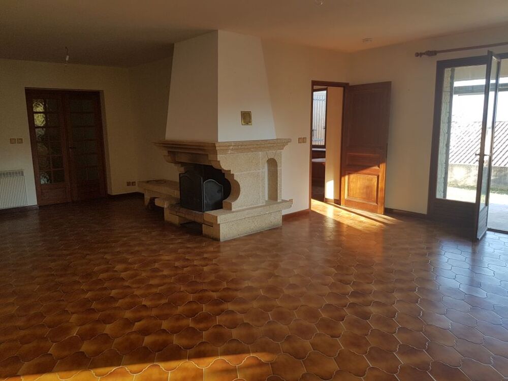 Location Maison Maison de 135m2 à louer sur Sauveterre Sauveterre