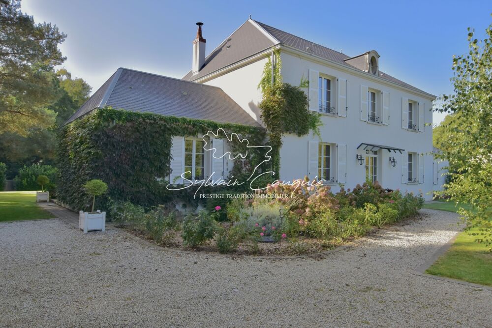 Dpt Loiret (45), à vendre SULLY SUR LOIRE Maison bourgeoise 9 pièces de 270 m² - Terrain de 2 548,00 m² - Piscine chauffée - Gar
