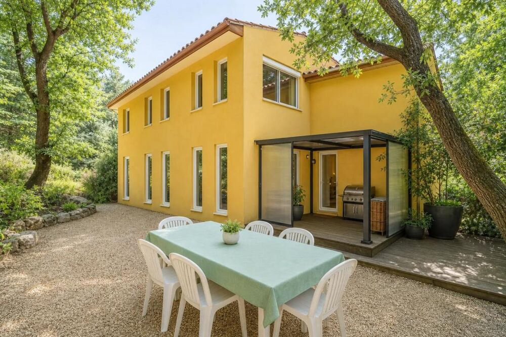 Maison de 222 m² à Vailhauquès avec mezzanine et F2 indépendant