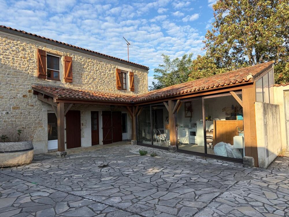 Vente Propriété/Château SAINT MICHEL EN L'HERM (85) 10 MIN DES PLAGES AGREABLE MAISON EN PIERRE POSSIBILITE 2 GITES AVEC JARDIN Saint michel en l herm
