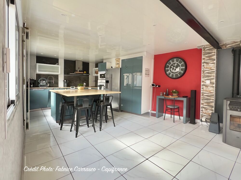 Vente Maison Maison à vendre 6 pièces GERZAT (63) Centre-ville Maison familiale de caractère de 145 m² avec terrasse, toit-terrasse, cuisine Gerzat