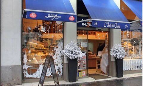   LYON 7EME Emplacement n°1 Fromagerie ou autre 