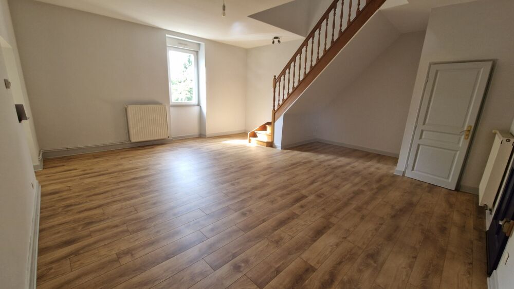Appartement F3 duplex rénové 2 parkings privatifs environnement privilégié