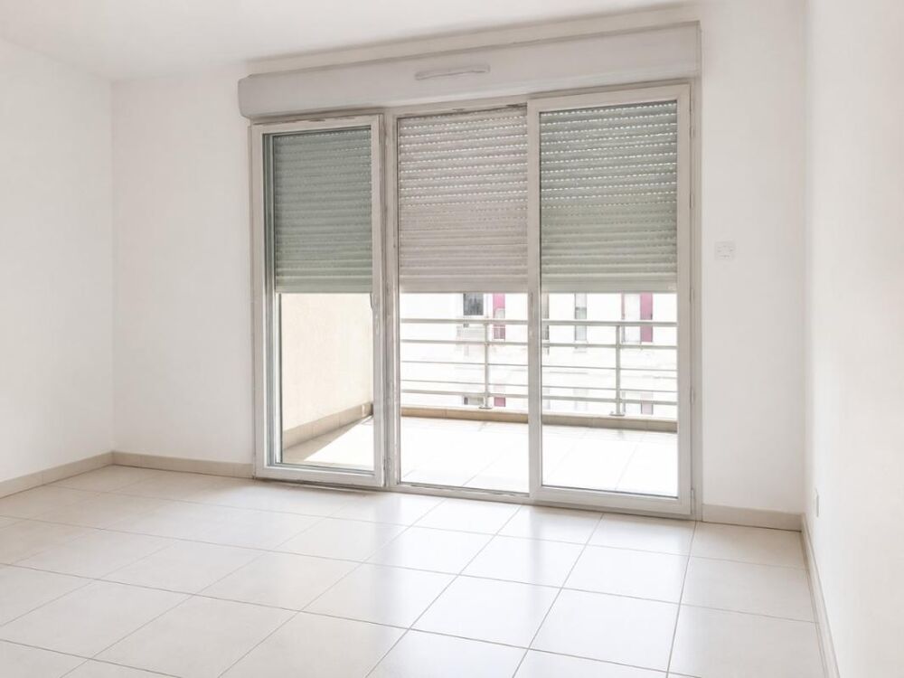 Location Appartement T2 avec terrasse et parking  à Marseille Marseille 10