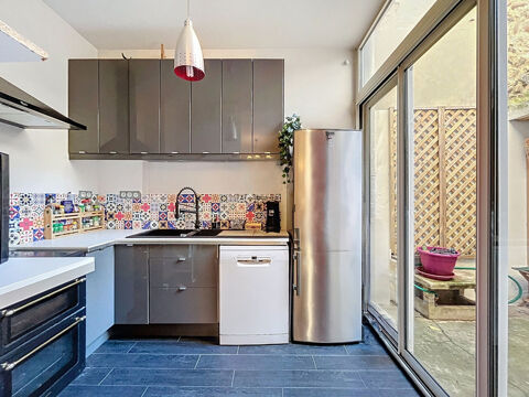   Maison de caractre avec cour et terrasse - 6 chambres - 15 mn de l'A7 Maison - 8 pice(s) - 157 m