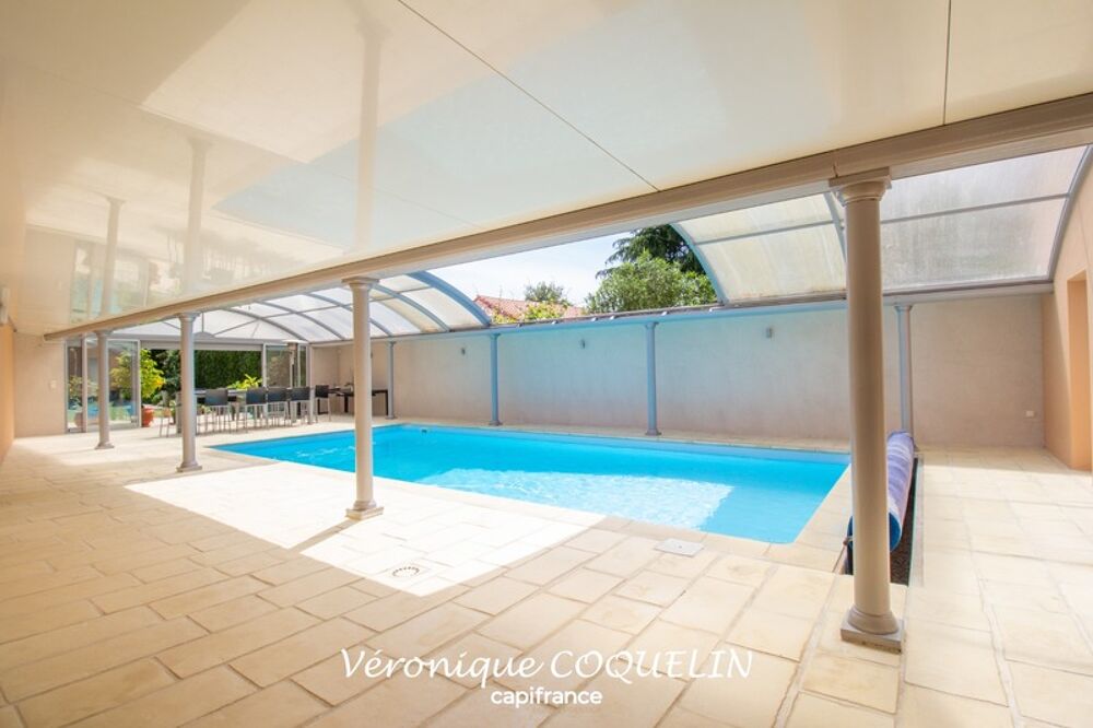 Vente Villa Magnifique villa 7 pièces 240m² avec piscine intérieure à vendre LE CELLIER Le cellier