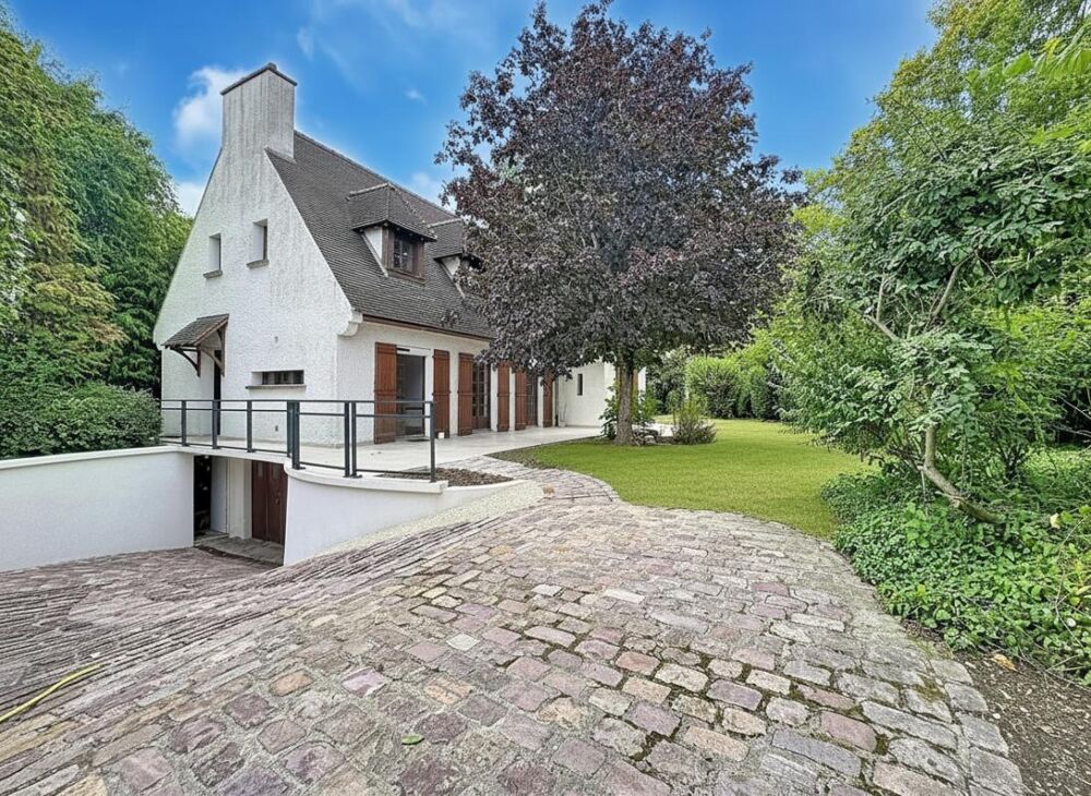 Vente Maison DOMAINE DE LA VALLÉE DE LA BIÈVRE  MAISON FAMILIALE EN LISIÈRE DE FORÊT, AU CALME ABSOLU Bievres