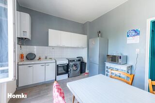  Immeuble à vendre 15 + pièces 702 m²