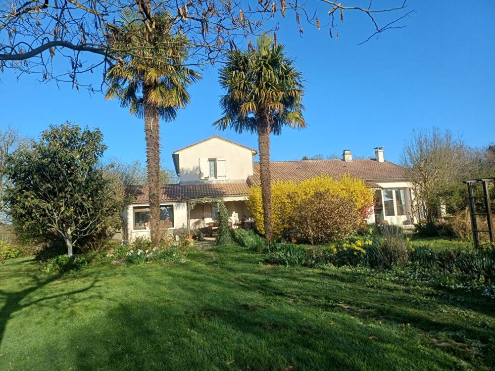 Maison Saivres 6 pièce(s) dans son cadre bucolique