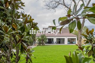  Maison  vendre 9 pices 330 m