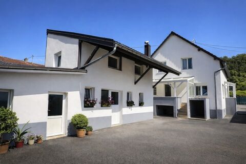   Ensemble immobilier de 192m2: maison et d�pendance sur un terrain de 1548m2 avec piscine Maison - 6 pi�ce(s) - 192 m�