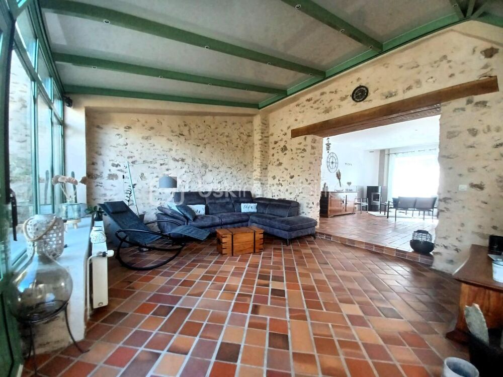 Maison aux beaux volumes dans village