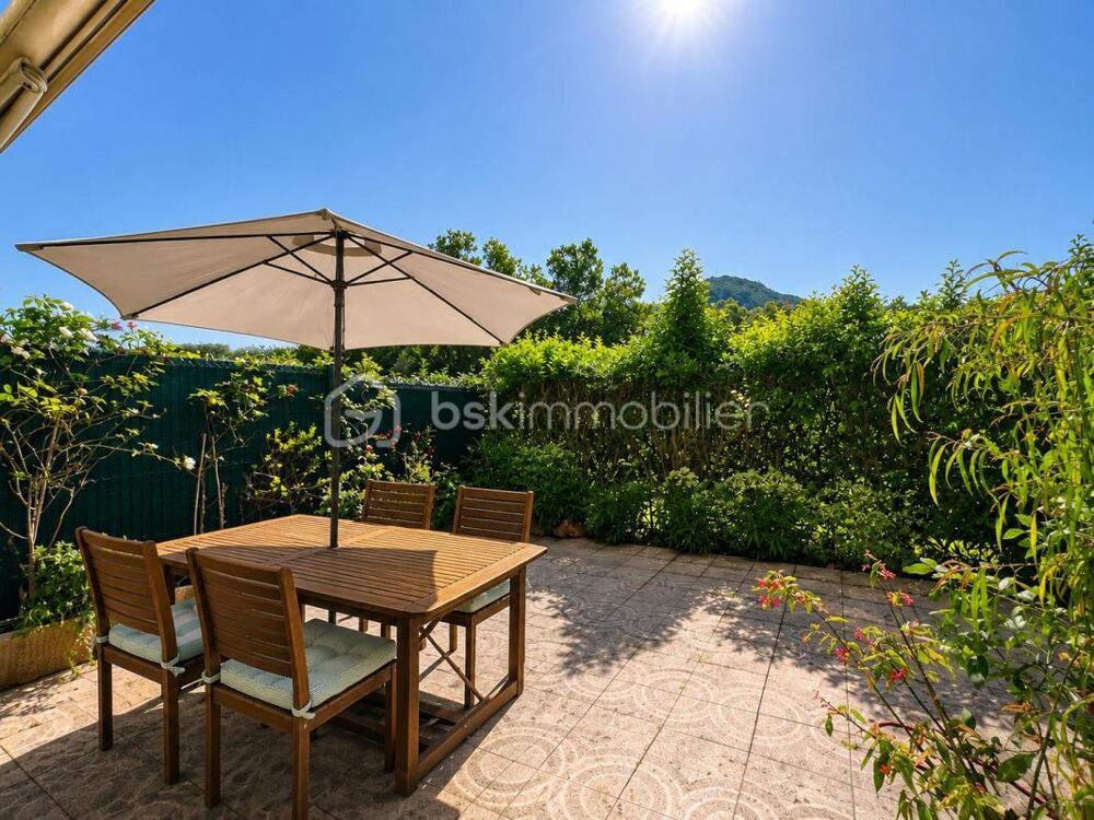 Mandelieu-La-Napoule : Appartement 2 pièces de 49 m² habitables avec jardin privatif de 36 m²